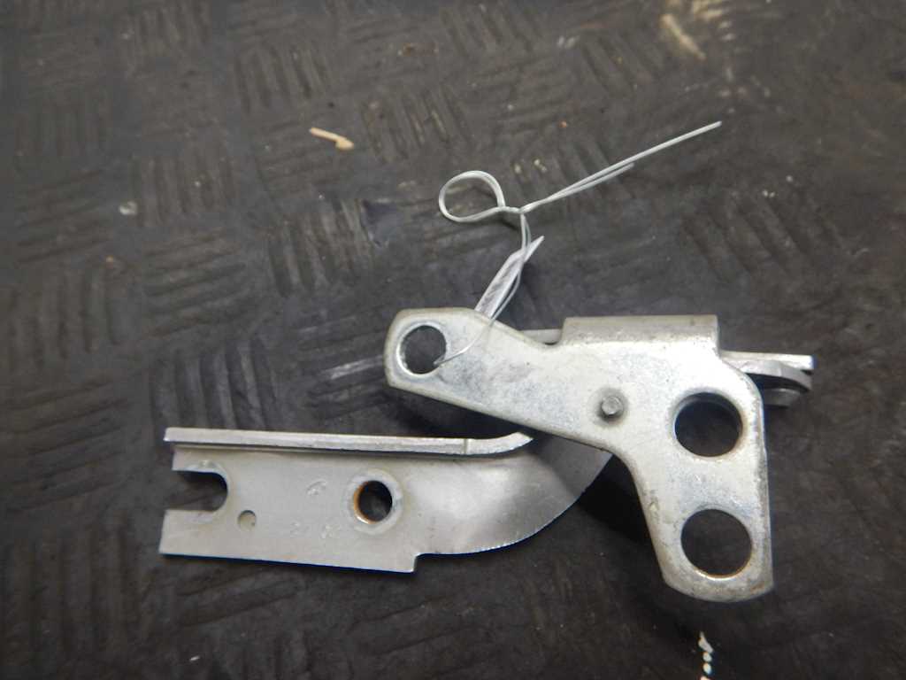 Петля капота левая/правая CITROEN C5 I 2001-2008