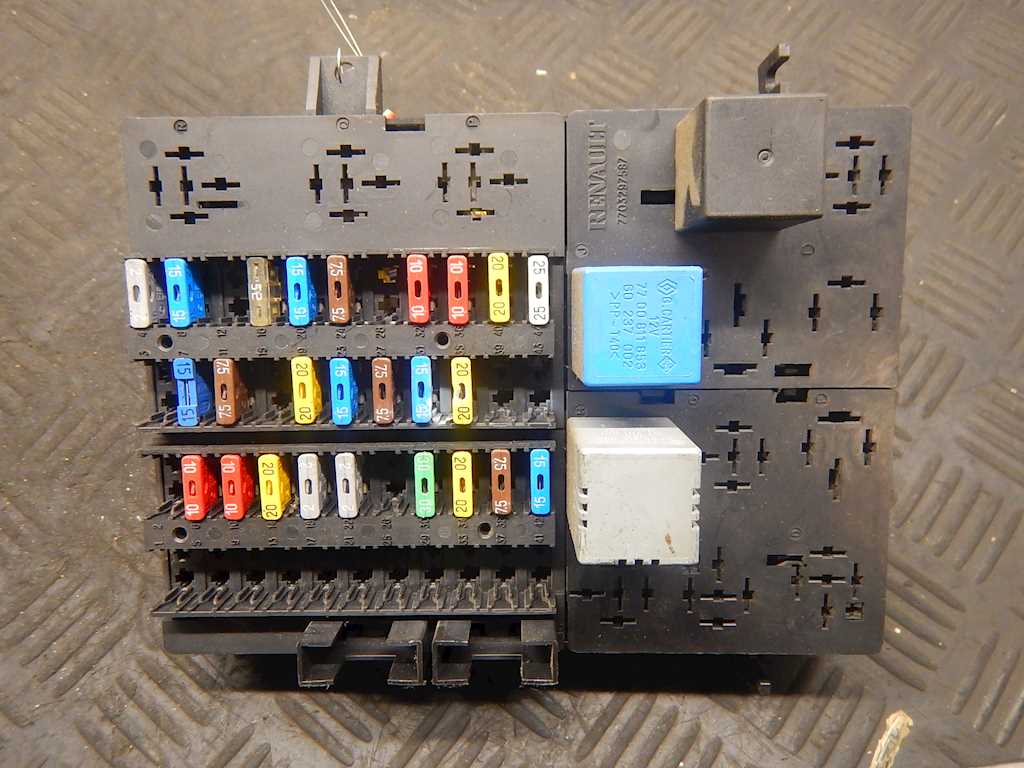 Датчик уровня в бачок омывателя RENAULT Master 1998-2010