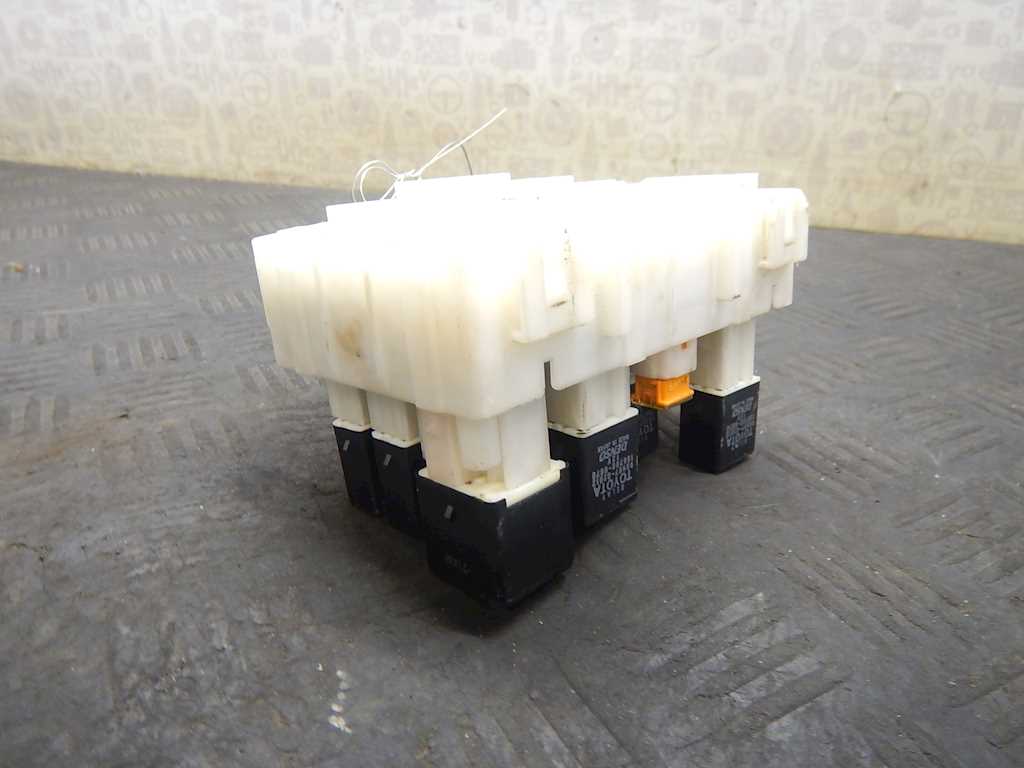 Датчик уровня в бачок омывателя TOYOTA RAV 4 XA20 2000-2005