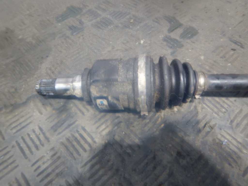 Полуось (привод, приводной вал) передняя правая TOYOTA Yaris 1999-2005