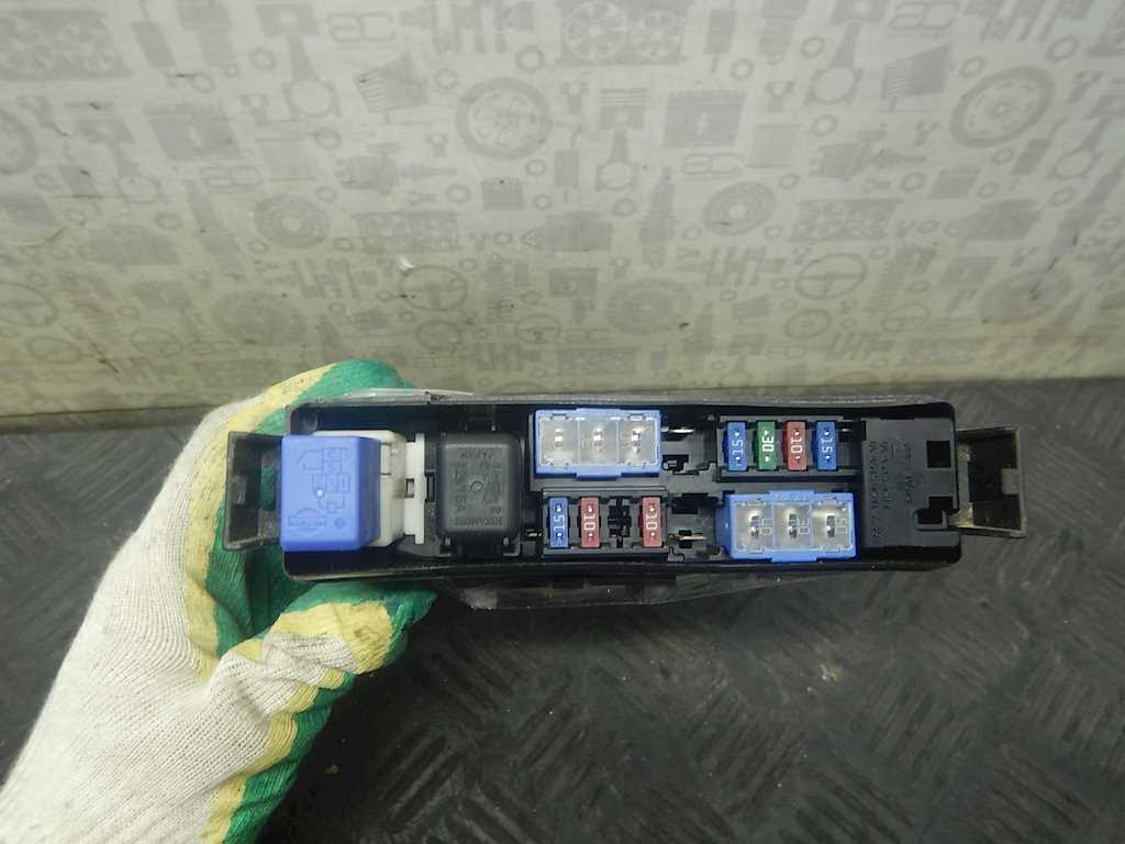 Датчик уровня в бачок омывателя INFINITI QX56/QX80 2004-2010