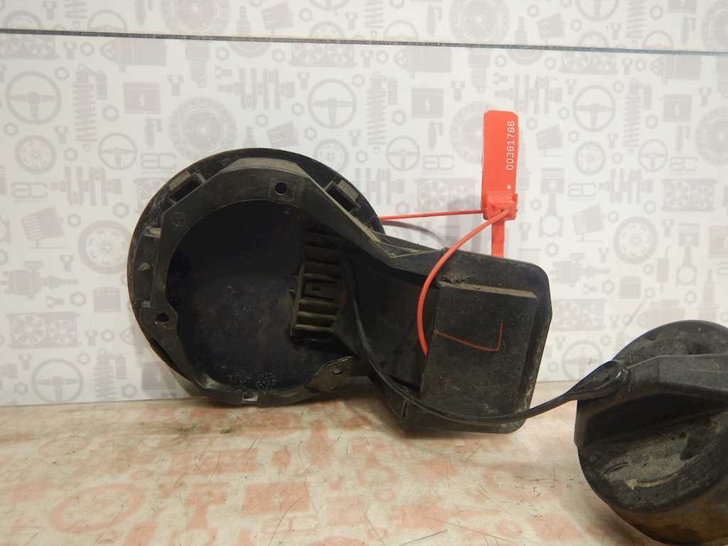 Лючок бензобака CHRYSLER Pacifica 2003-2008
