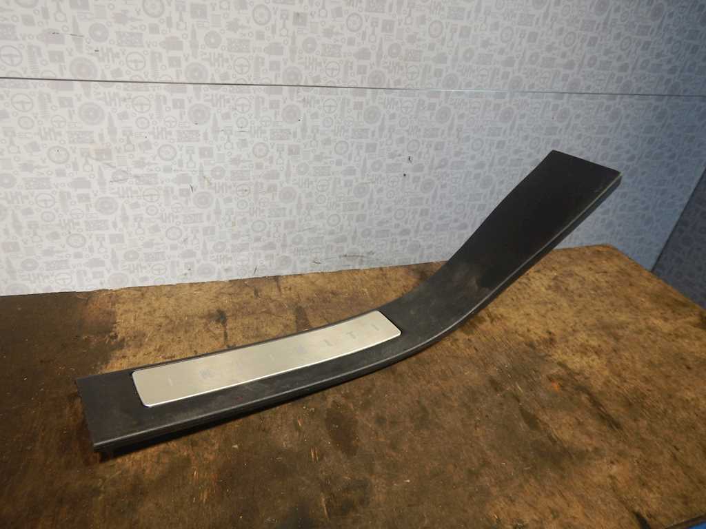 Накладка декоративная на порог левая Infiniti QX56 (JA60) (2004-2010)