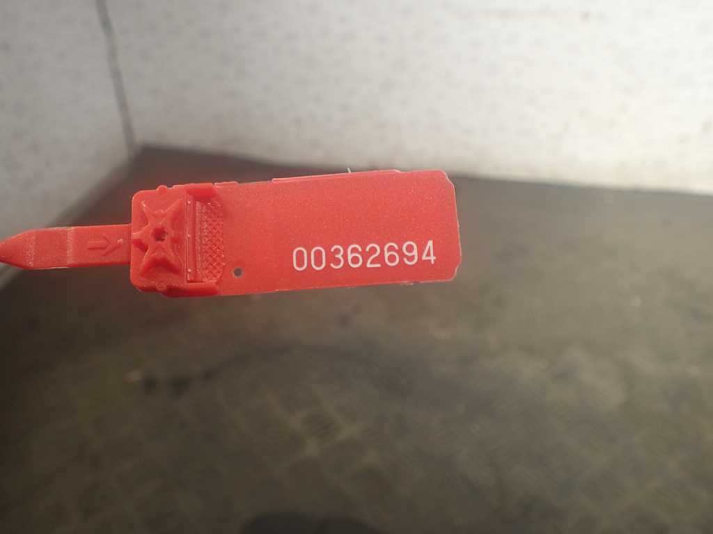 Лючок бензобака BMW 7er 7 серия E65/E66 2001-2008