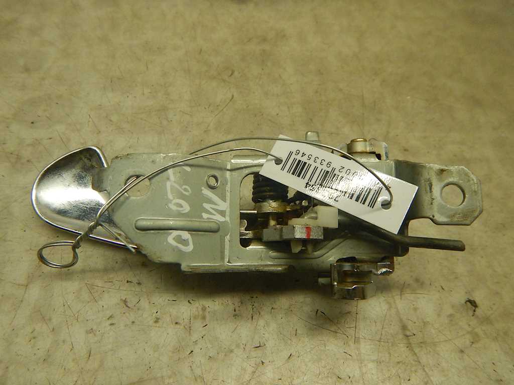 Ручка дверная передняя внутренняя левая MITSUBISHI L200 K6,K7 1996-2006