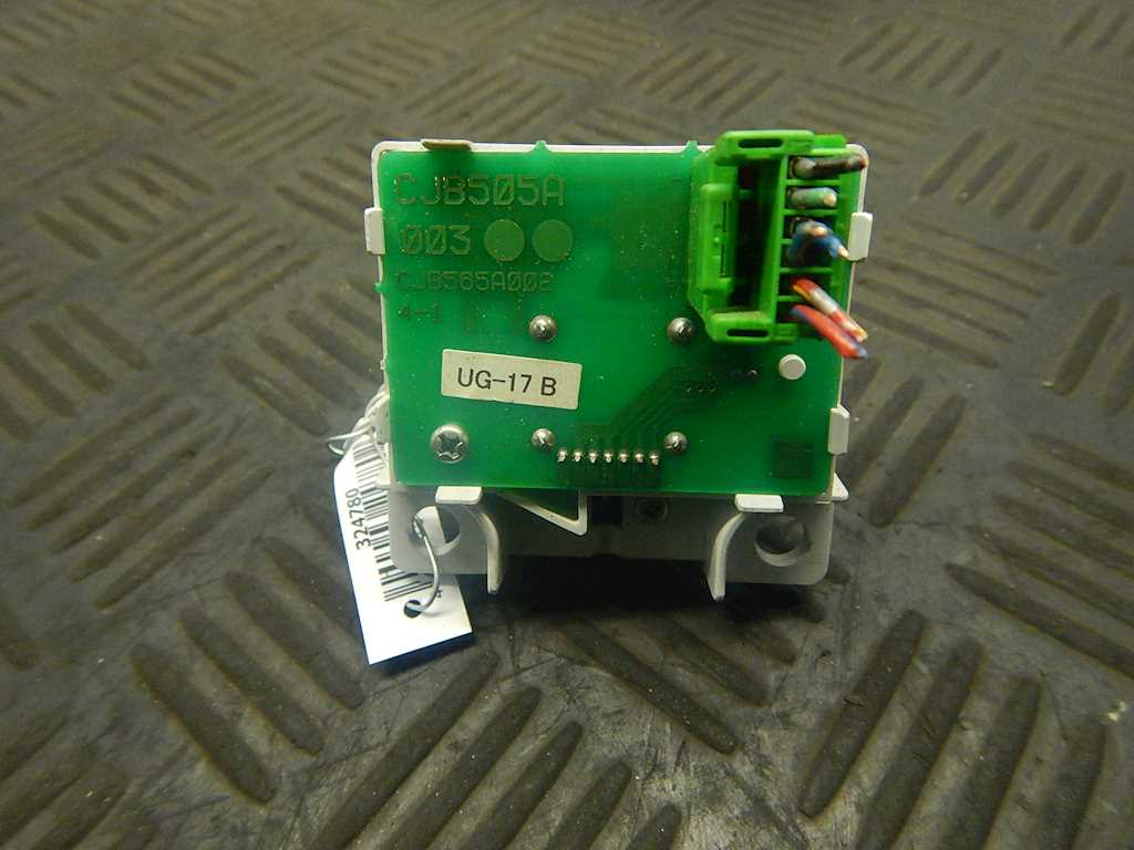 Кнопка включения полного привода SUZUKI Grand Vitara 2005-2015