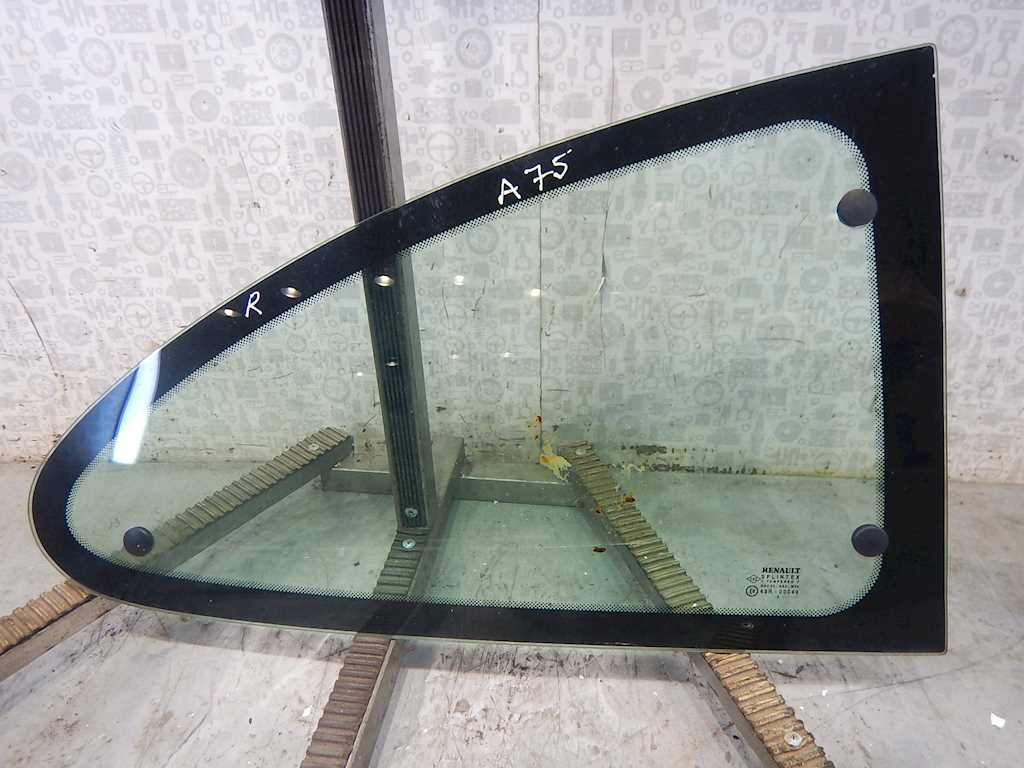 Стекло кузовное глухое правое RENAULT Megane I 1996-2002