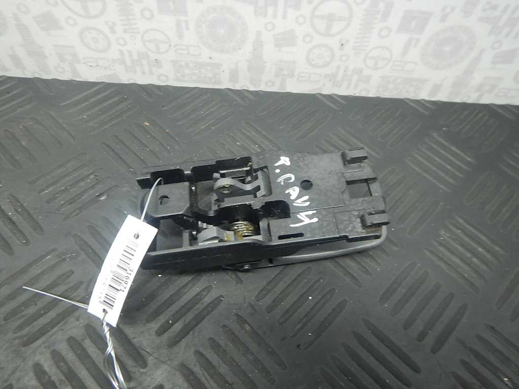 Ручка дверная задняя внутренняя правая TOYOTA RAV 4 XA20 2000-2005