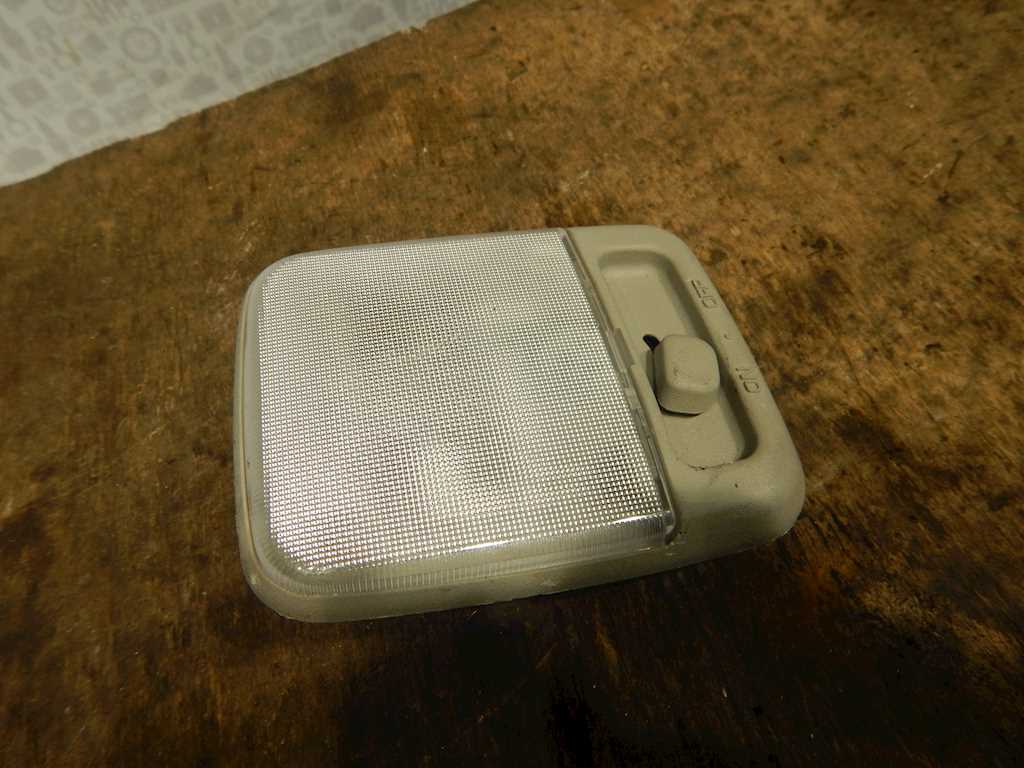 Плафон салонный (салона фонарь) INFINITI QX56/QX80 2004-2010