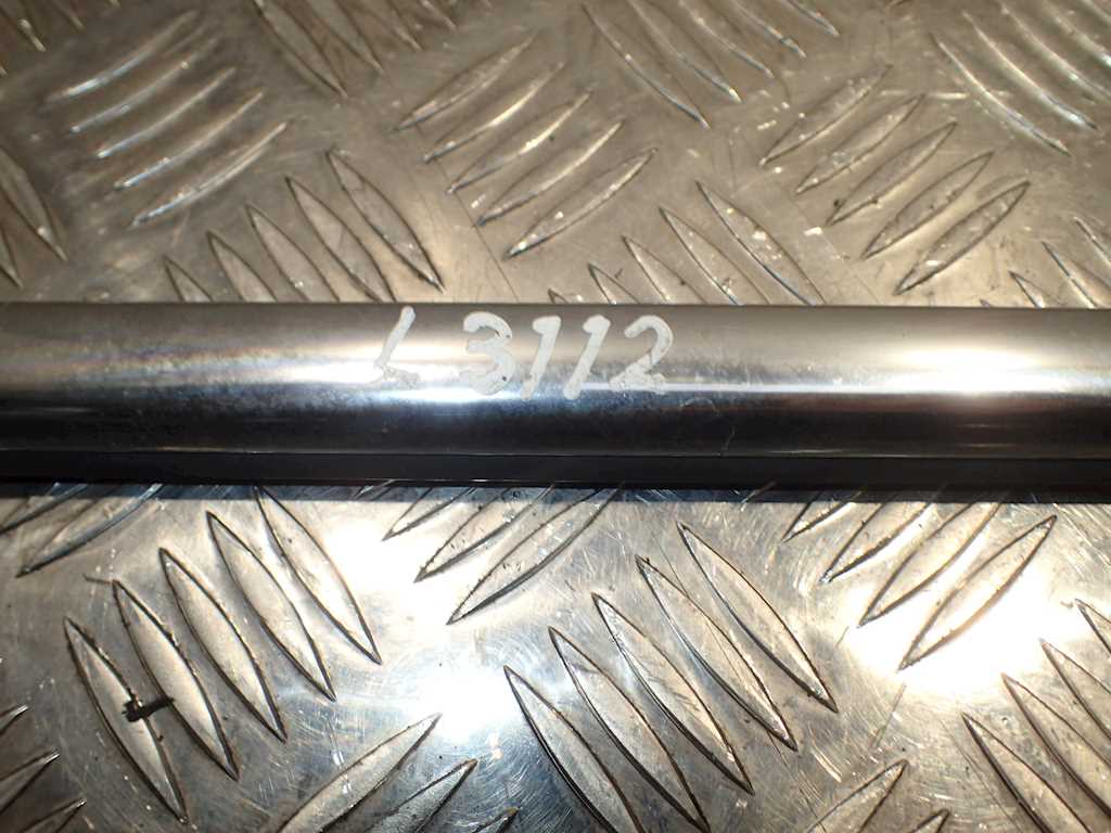 Уплотнитель (внутри) VOLKSWAGEN Passat B6 2005-2011