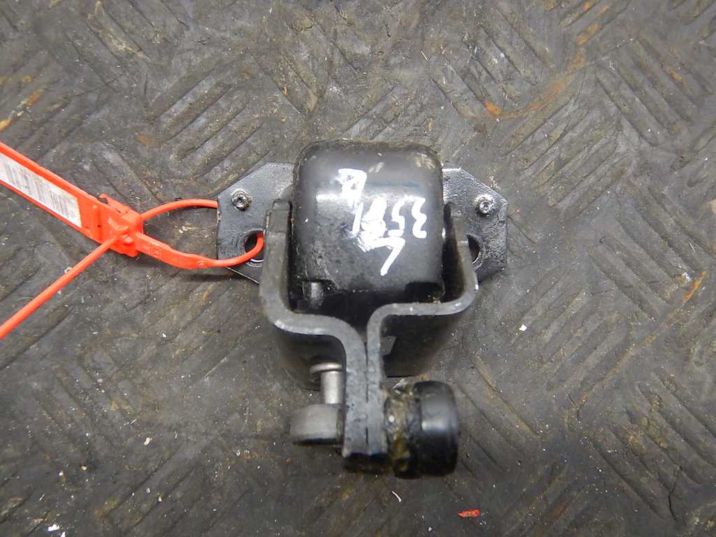 Ролик двери сдвижной (левый/правый средний верхний/нижний) PEUGEOT Partner 2008-2018