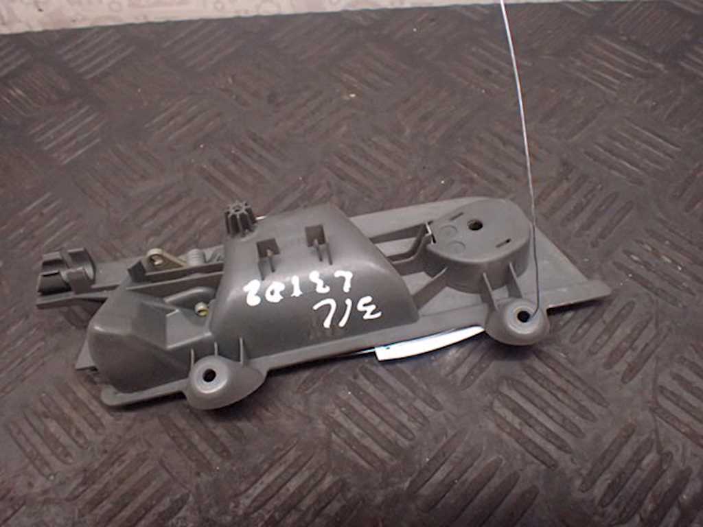 Ручка дверная задняя внутренняя левая AUDI A4 B6 2001-2005