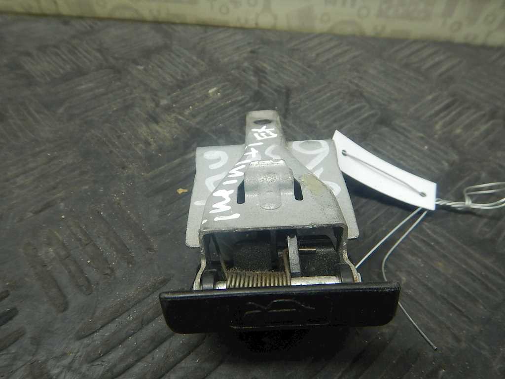 Ручка открывания капота INFINITI QX56/QX80 2004-2010