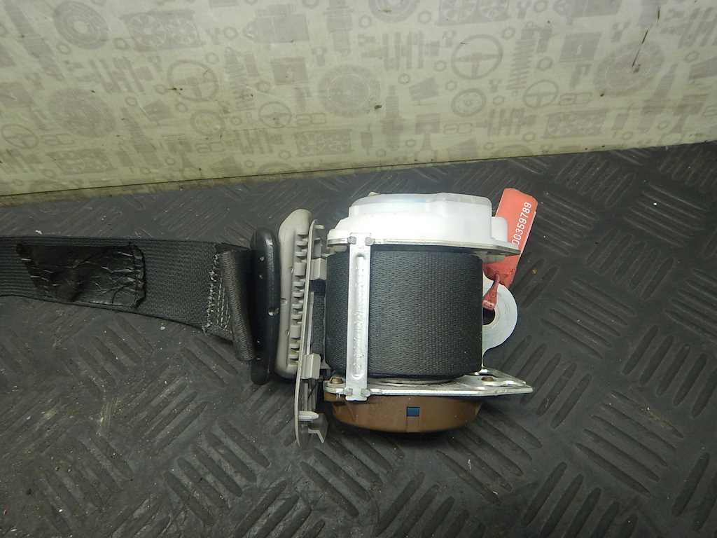 Ремень безопасности задний правый Infiniti QX56 (JA60) (2004-2010)