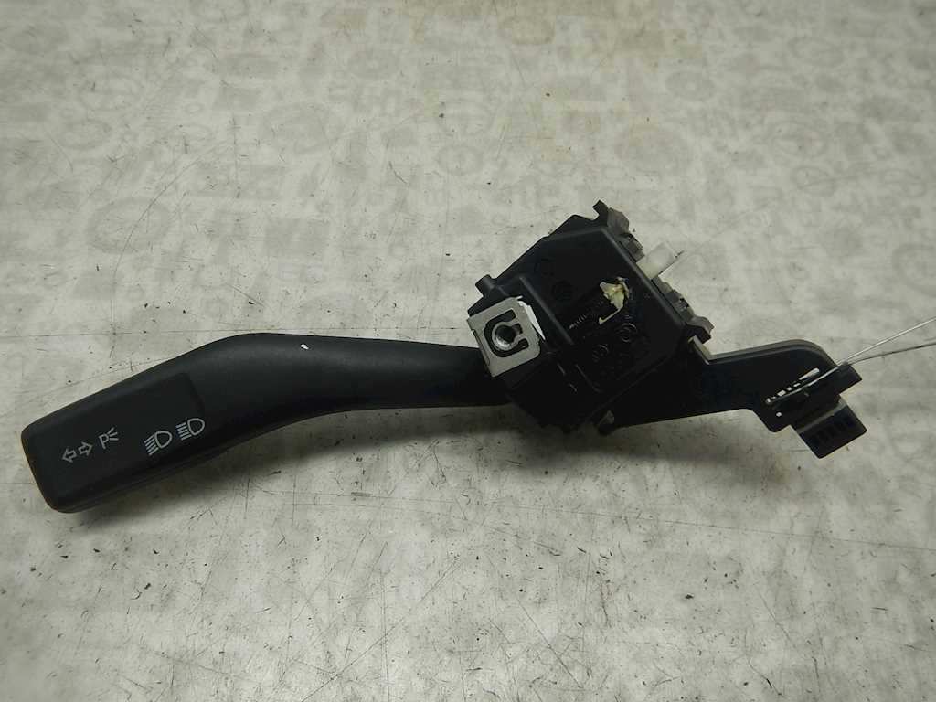 Переключатель поворотов (ближний дальний свет) Volkswagen Golf 5 (2003-2008)