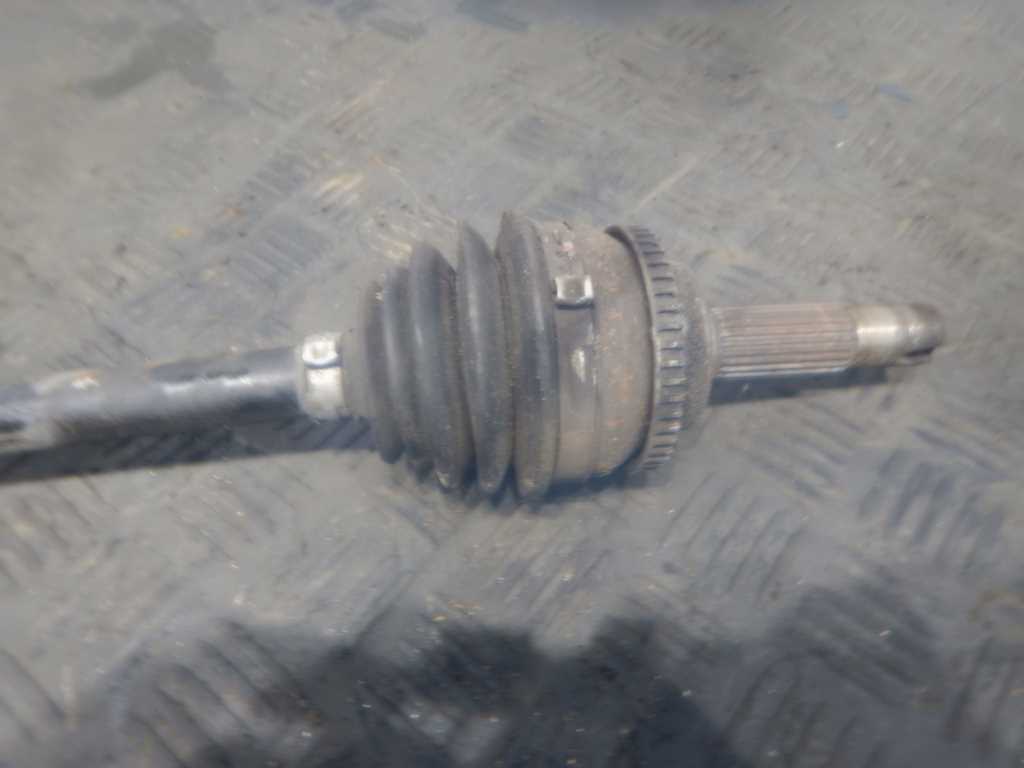 Полуось (привод, приводной вал) передняя правая TOYOTA Yaris 1999-2005