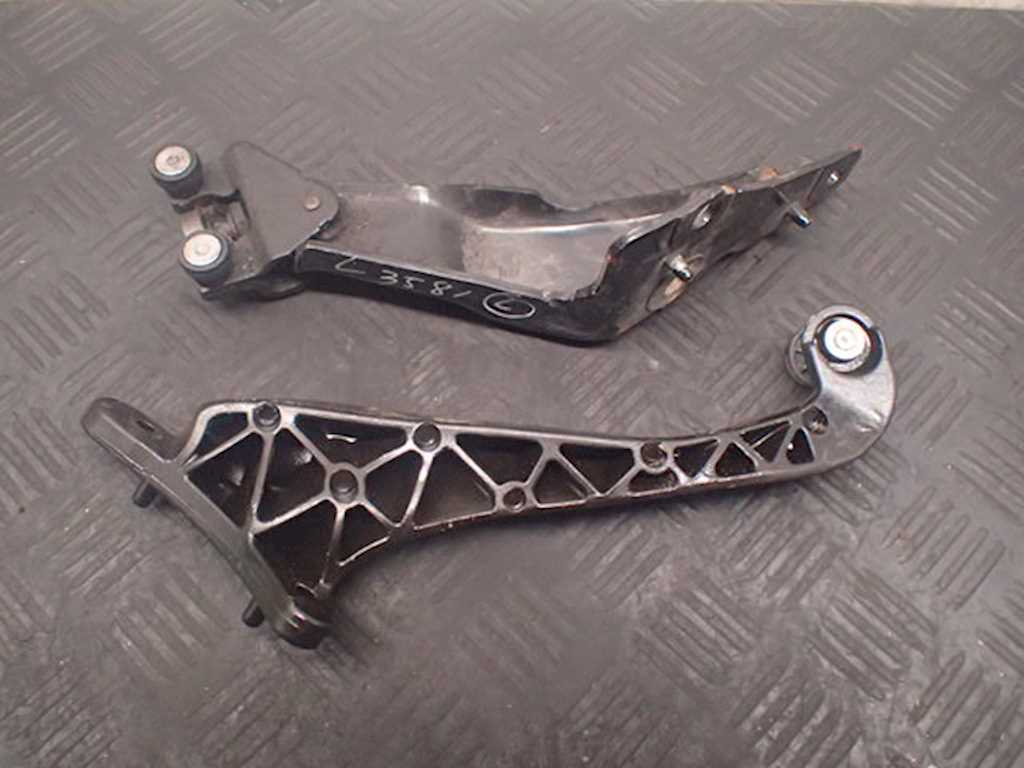 Ролик двери сдвижной (левый/правый средний верхний/нижний) PEUGEOT Partner 2008-2018