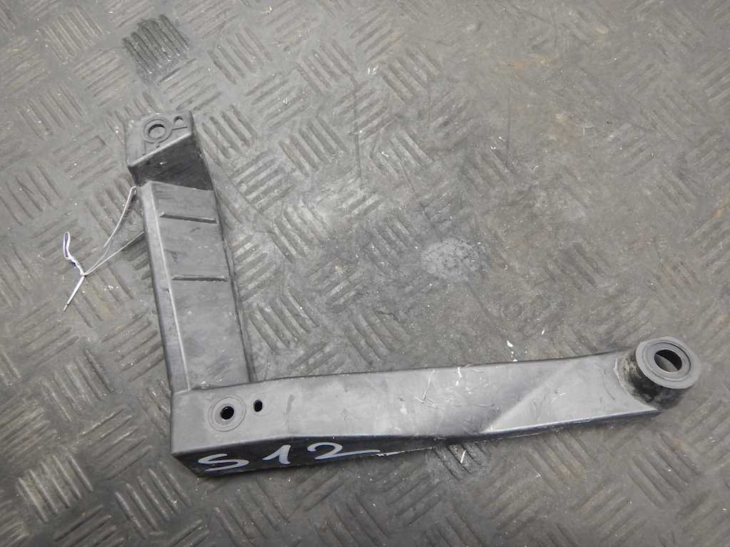 Кронштейн заднего бампера левый правый VOLKSWAGEN Touareg 2002-2010