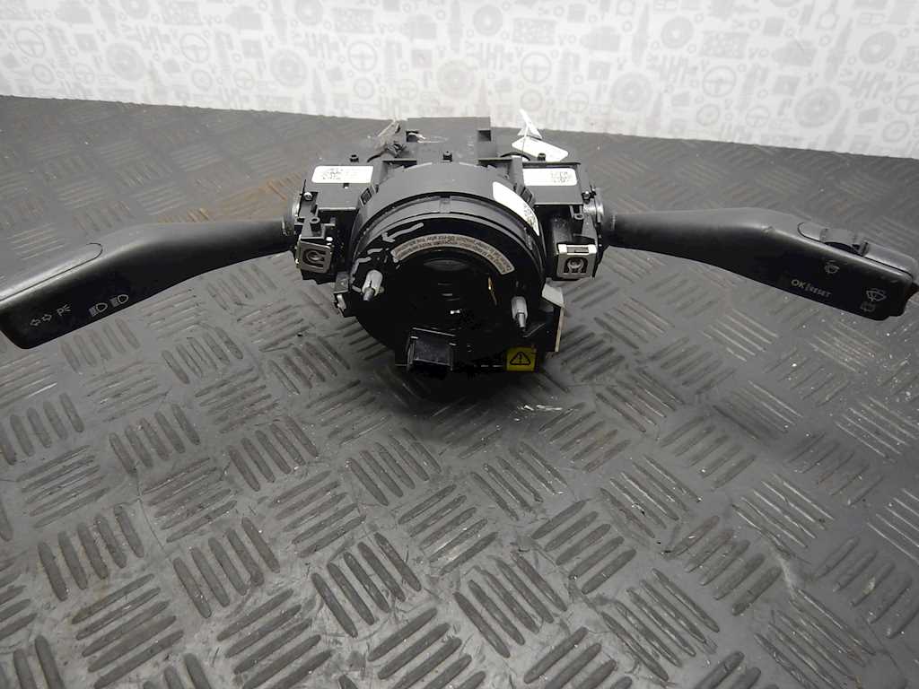 Переключатель поворотов и дворников (стрекоза) Volkswagen Golf 5 (2003-2008)