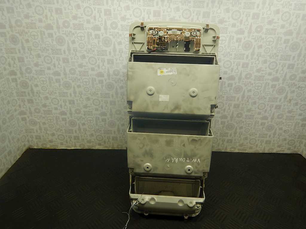 Плафон салонный (салона фонарь) VOLKSWAGEN Touran 2003-2010