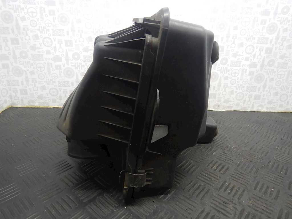 Корпус воздушного фильтра CHRYSLER Voyager IV RG 2001-2007