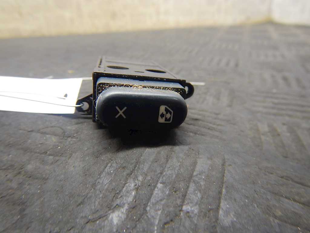 Кнопка центрального замка RENAULT Scenic I 1996-2003