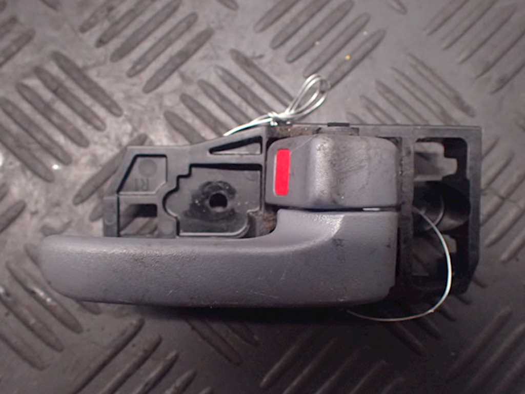 Ручка дверная передняя внутренняя правая TOYOTA RAV 4 XA20 2000-2005