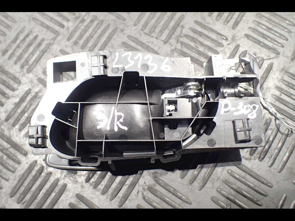 Ручка дверная задняя внутренняя правая PEUGEOT 308 2007-2015