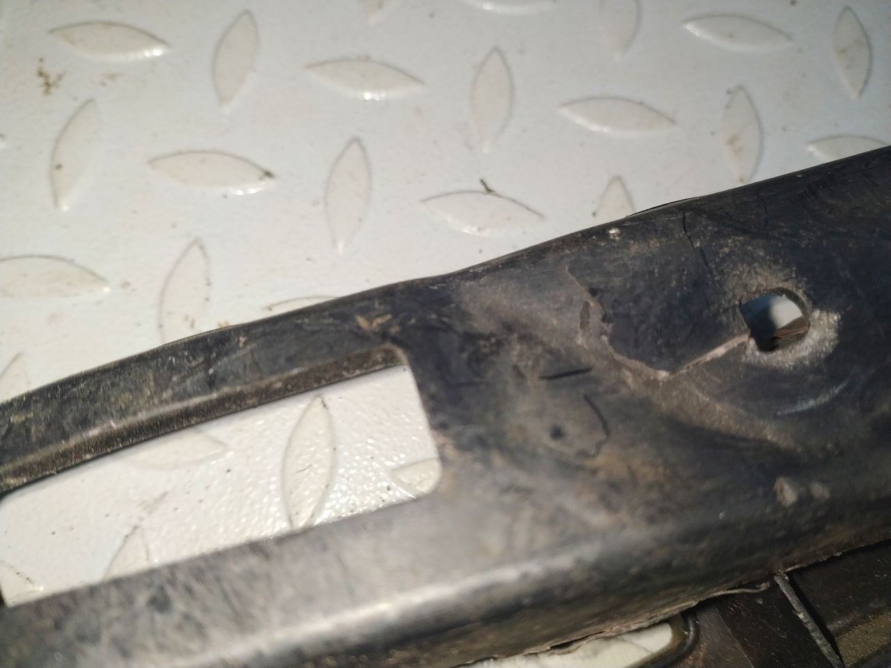 Кронштейн переднего бампера правый FORD Mondeo IV 2007-2015