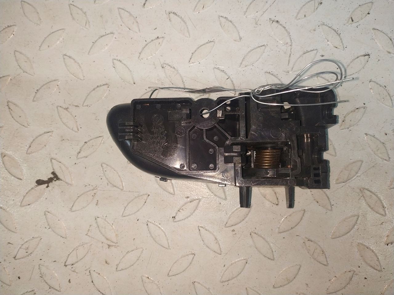 Ручка дверная передняя внутренняя левая SUBARU Forester II 2002-2008