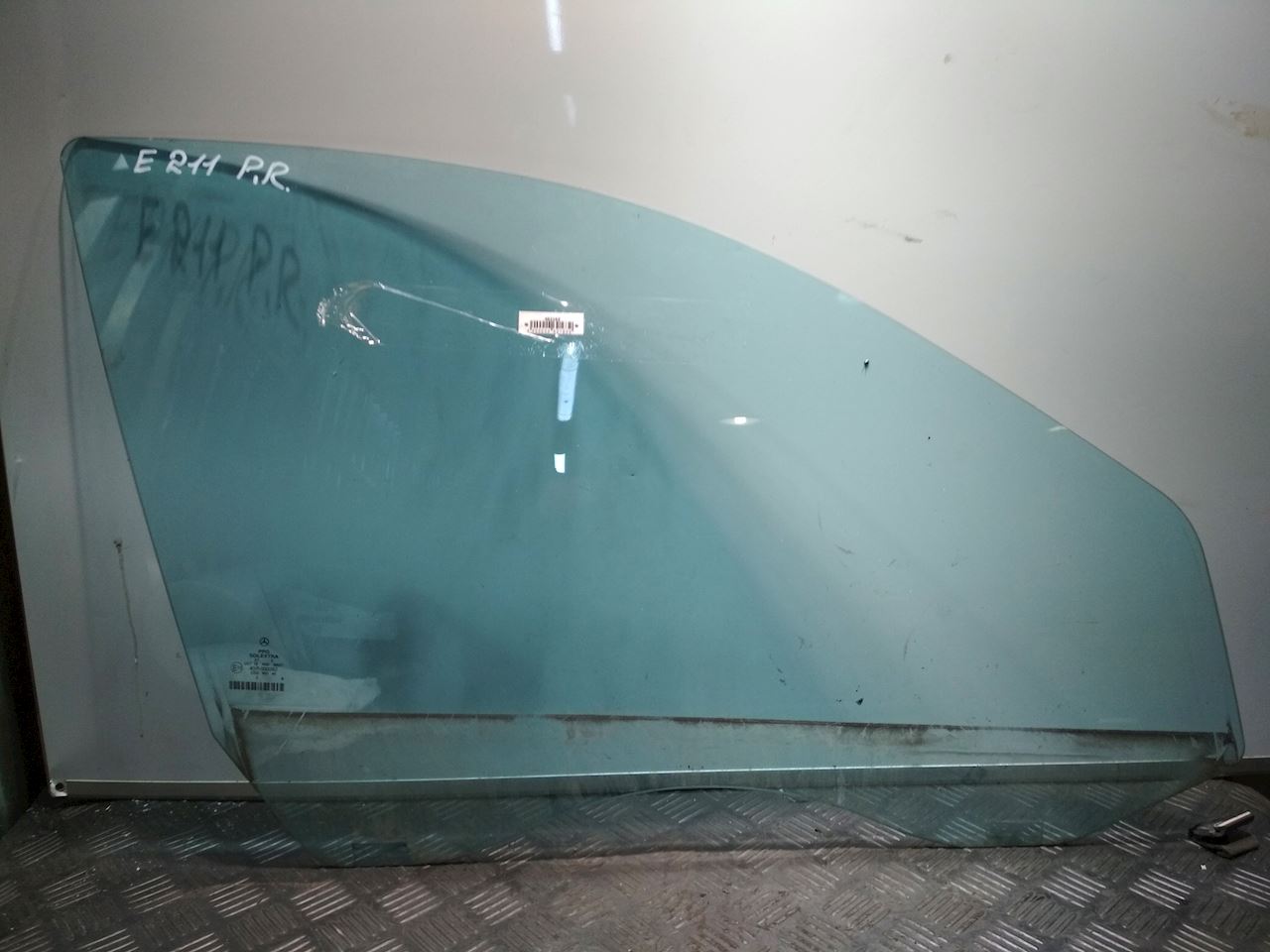 Стекло двери переднее правое MERCEDES-BENZ E-Class W211, S211 2002-2009