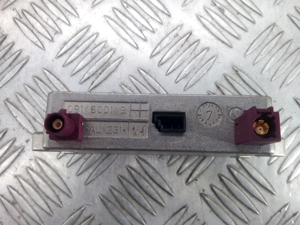 Усилитель антенны AUDI A3 8P 2003-2013