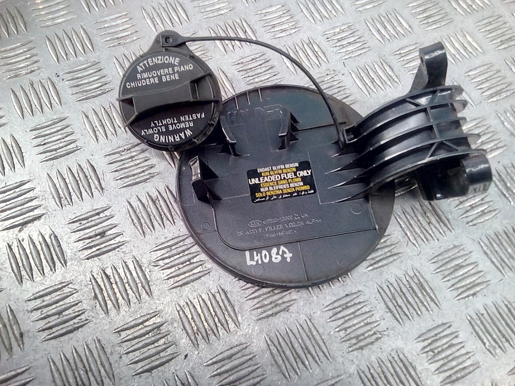 Лючок бензобака KIA Carens 2006-2012