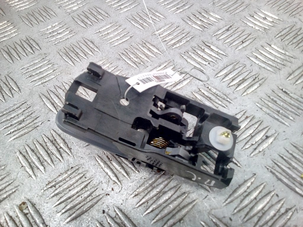 Ручка дверная передняя внутренняя левая TOYOTA RAV 4 XA20 2000-2005