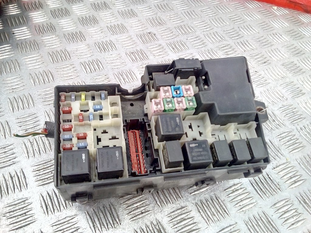 Блок предохранителей Volvo S40 2 (2004-2012)