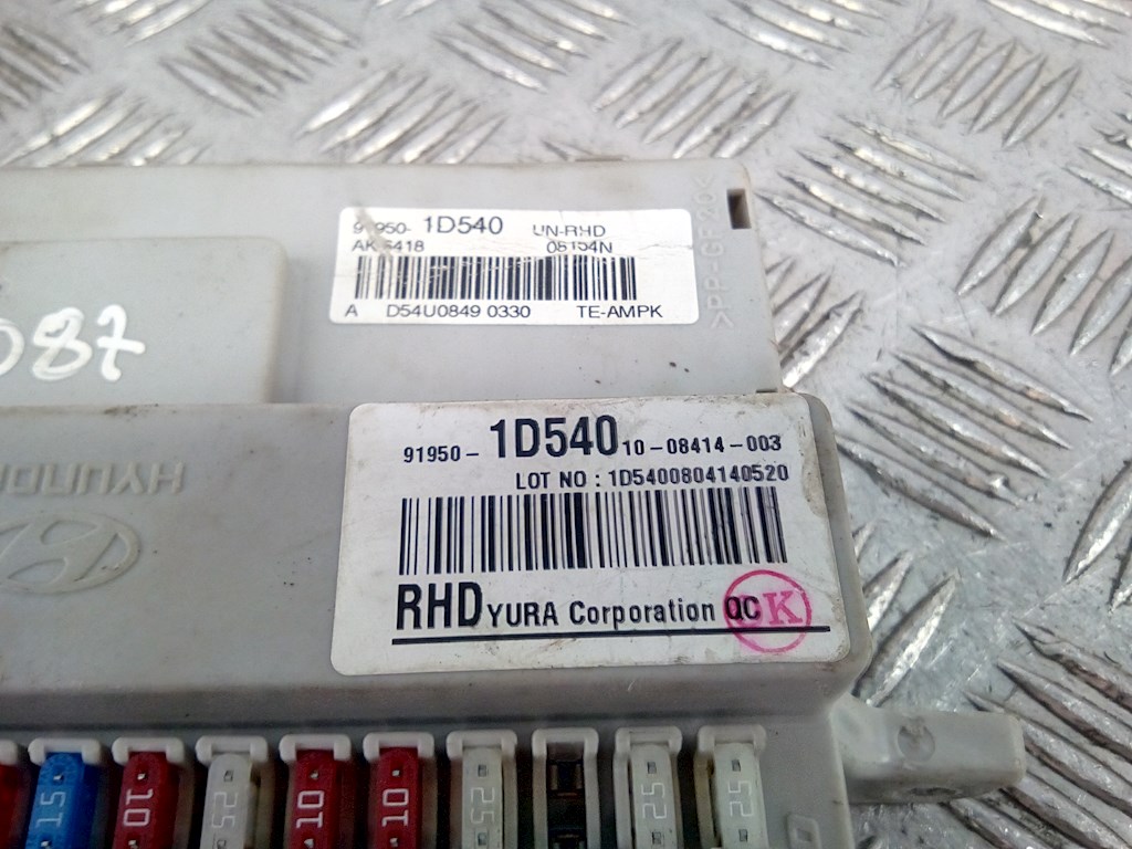 Датчик уровня в бачок омывателя KIA Carens 2006-2012