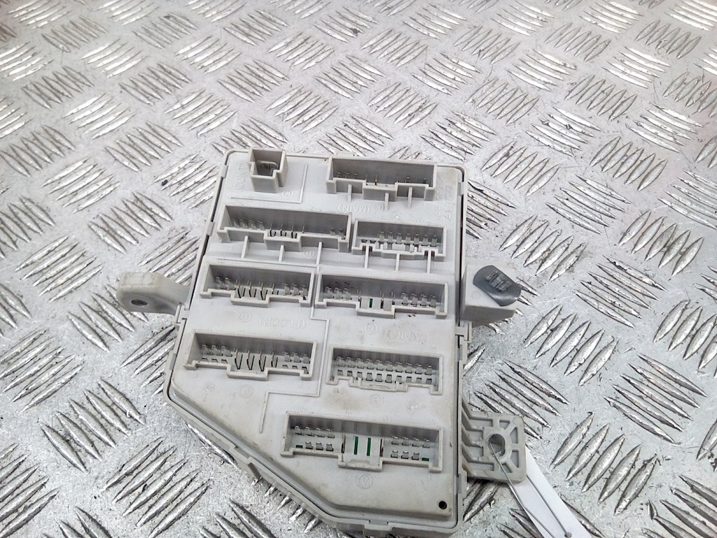 Датчик уровня в бачок омывателя KIA Carens 2006-2012