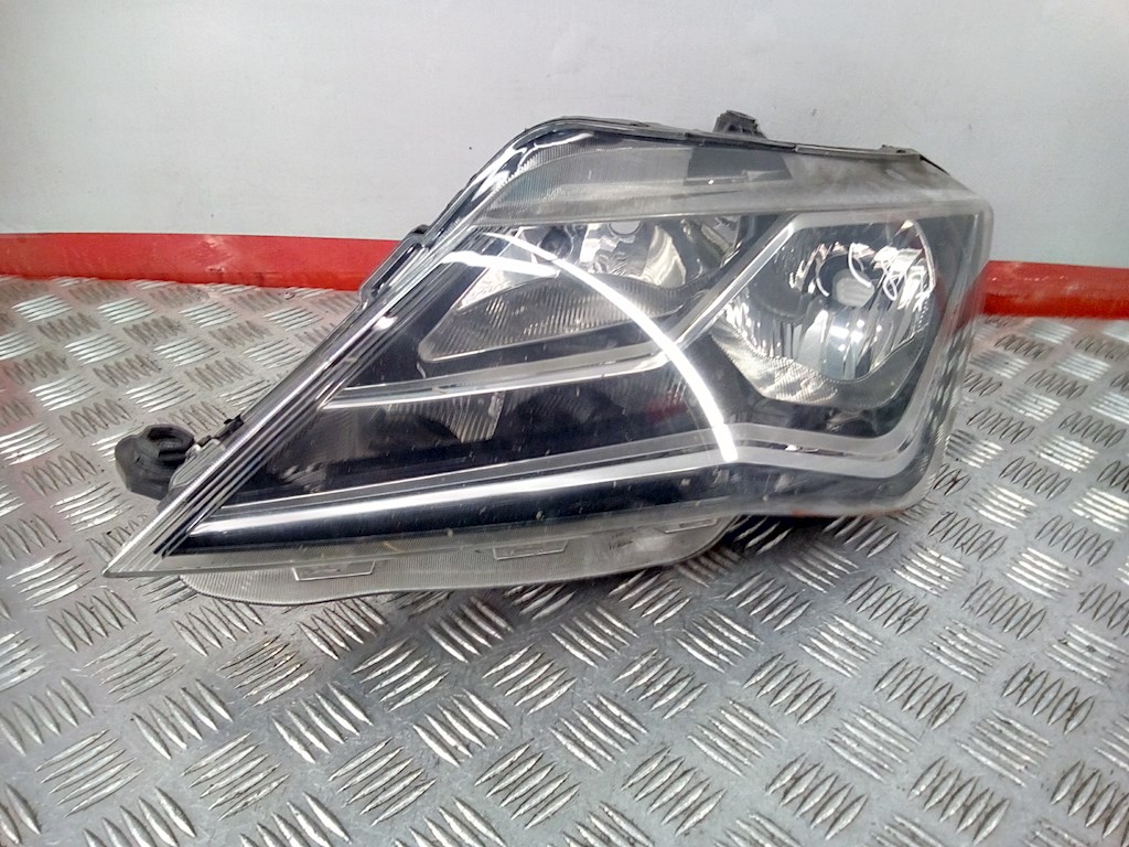 Фара левая SEAT Toledo 2012-2019