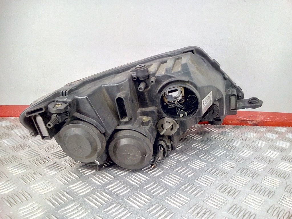 Фара левая SEAT Toledo 2012-2019