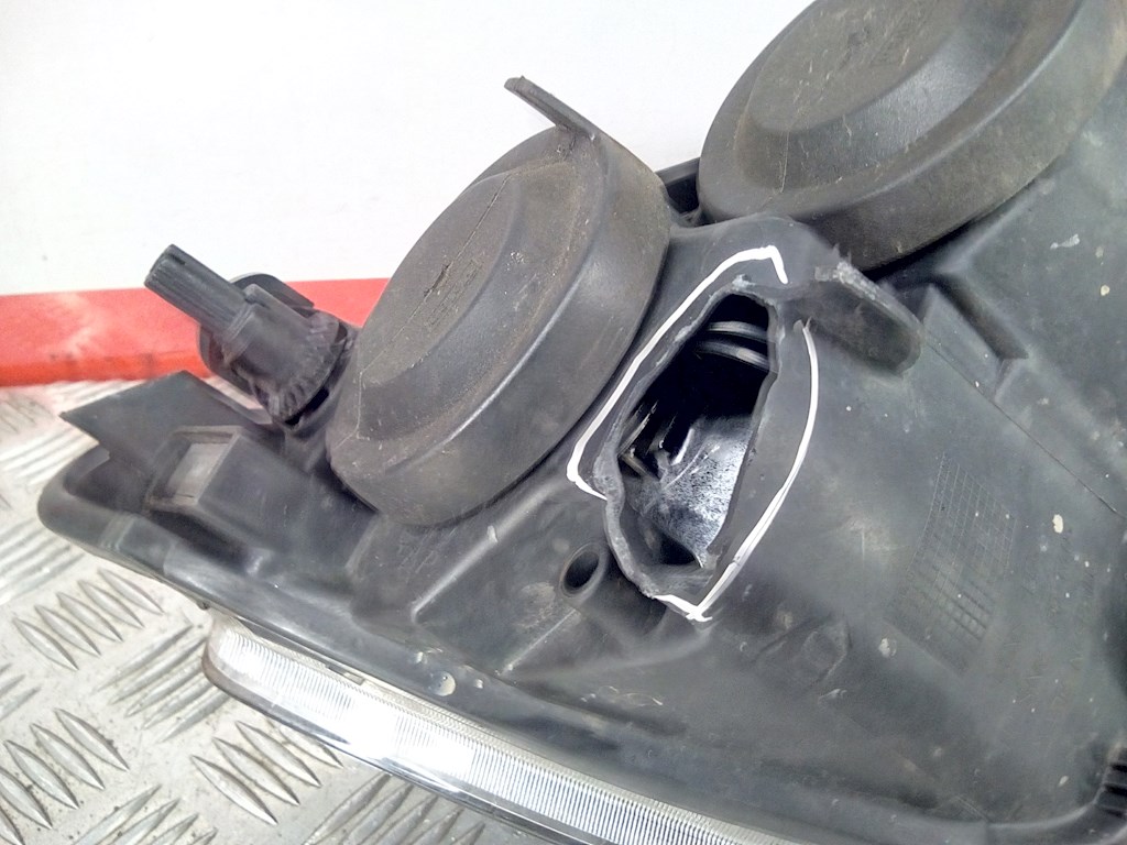 Фара левая SEAT Toledo 2012-2019