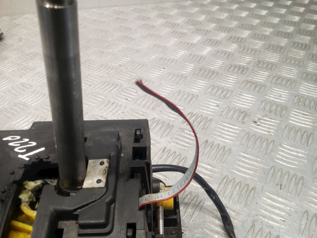 Кулиса (селектор) АКПП/МКПП в салоне VOLVO V70 II 2000-2007