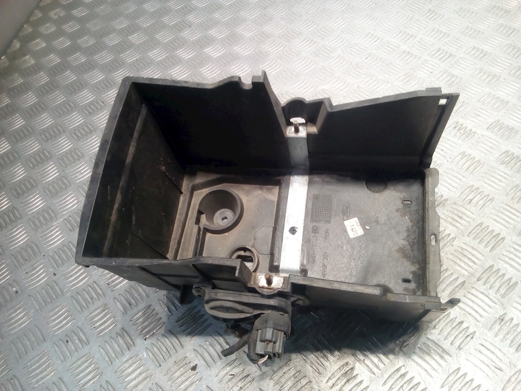 Крепление АКБ (корпус/подставка) FORD Focus II 2005-2011