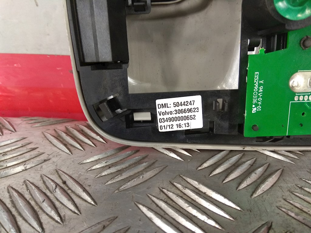 Плафон салонный (салона фонарь) VOLVO XC90 2002-2014