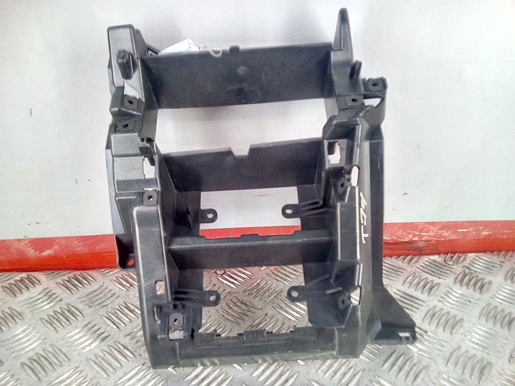 Рамка под магнитолу (под панель управления отопителем) Volkswagen Transporter (T5) (2003-2015)