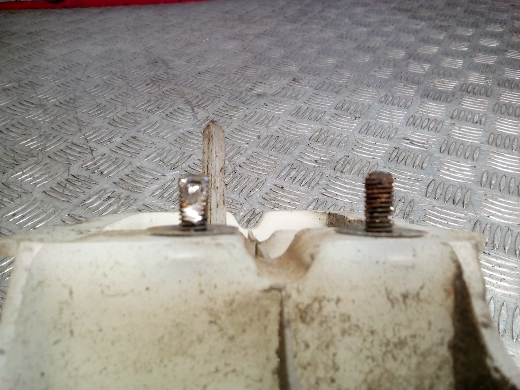 Кронштейн заднего бампера левый правый CHEVROLET Aveo T200 2003-2008