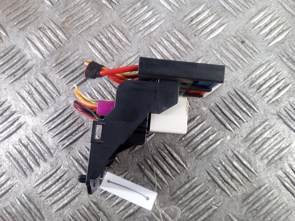 Блок реле AUDI A6 C6 2004-2010