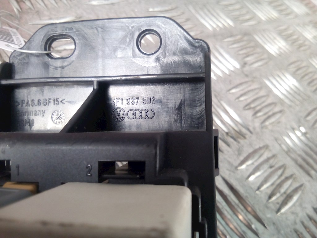 Блок реле AUDI A6 C6 2004-2010