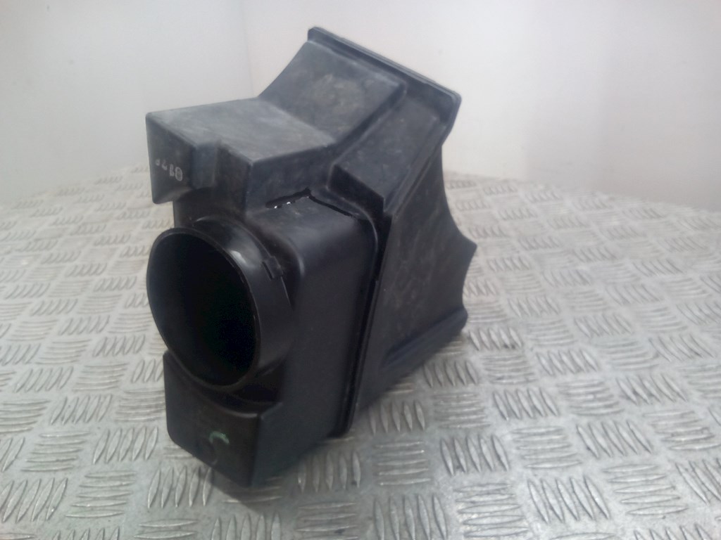 Корпус воздушного фильтра CADILLAC CTS 2003-2007