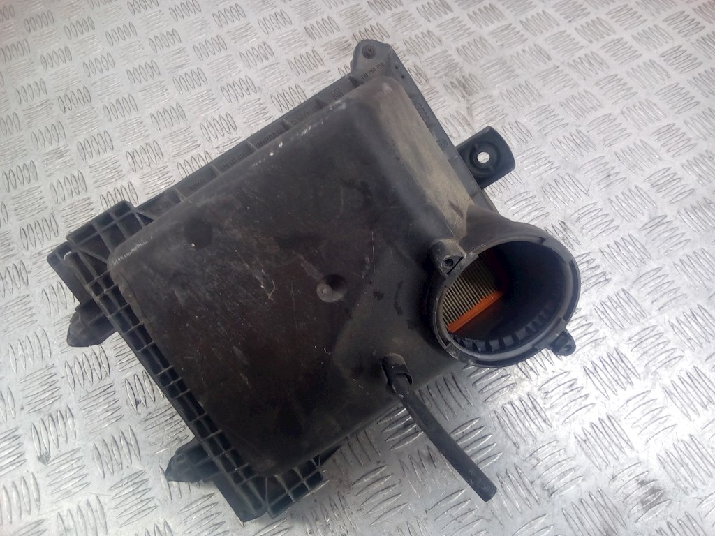 Корпус воздушного фильтра AUDI A4 B6 2001-2005