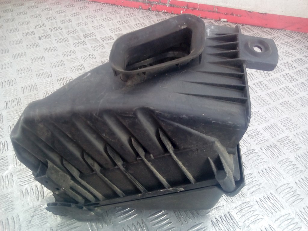Корпус воздушного фильтра AUDI A4 B6 2001-2005